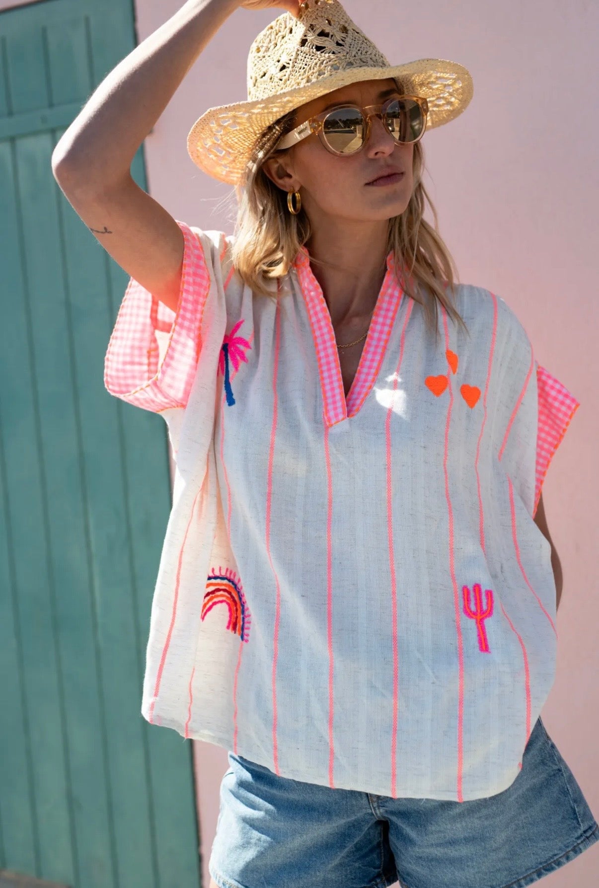 Pink x White Embroidery Short Sleeves Shirt