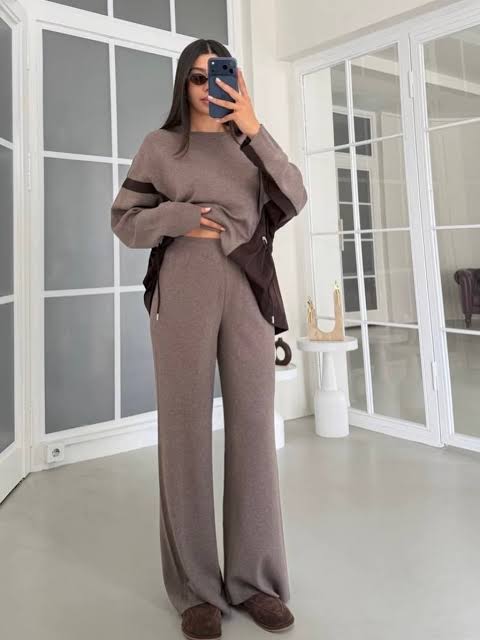 Knitted beige/brown tracksuit