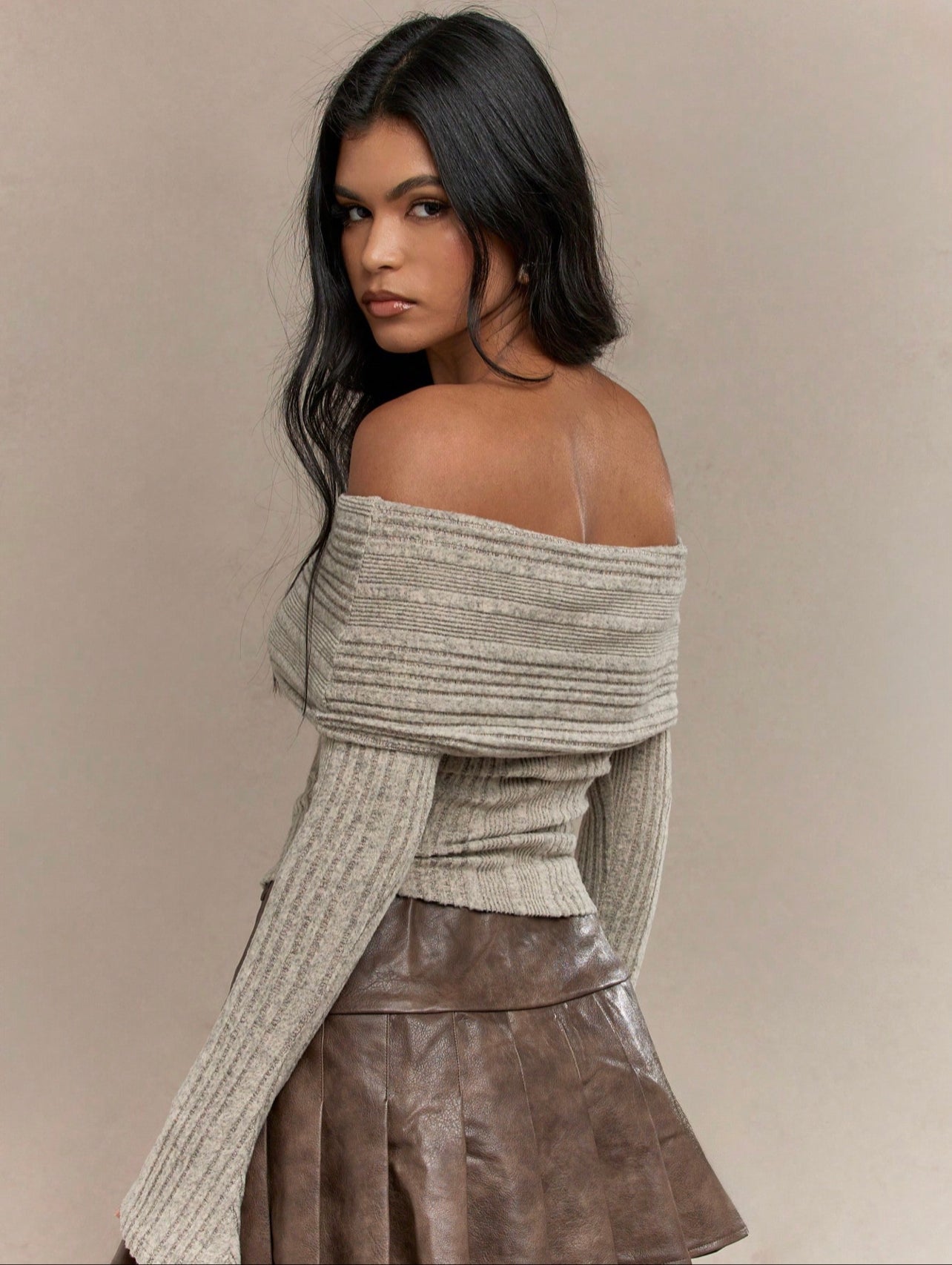 Metal detail textured off-shoulder long sleeves top