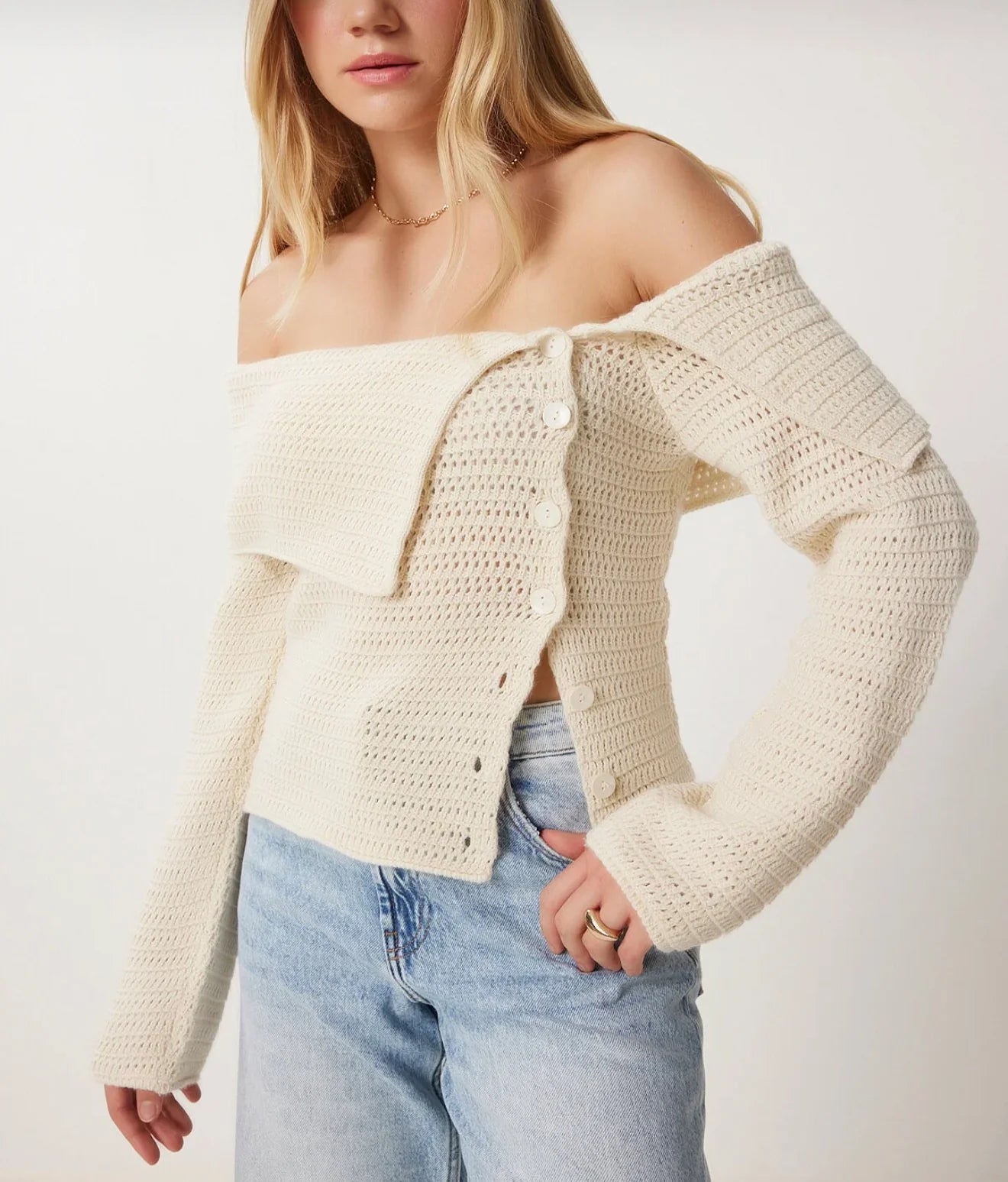 Offshoulder Offwhite sweater