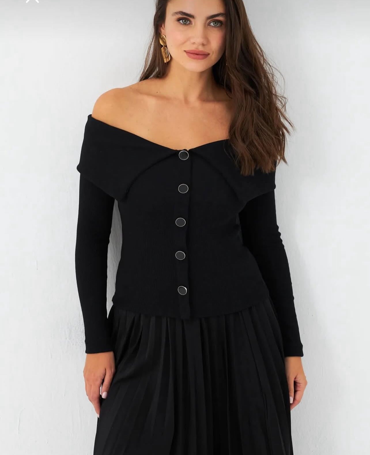 Offshoulder Black Top
